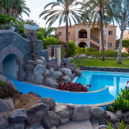 Palm Oasis Hotel